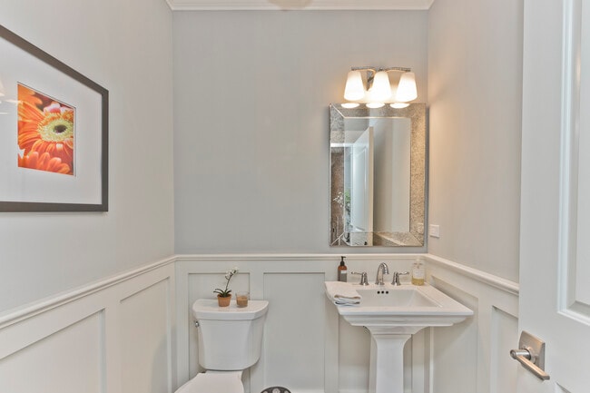 Building Photo - 4753 N Hamilton Ave