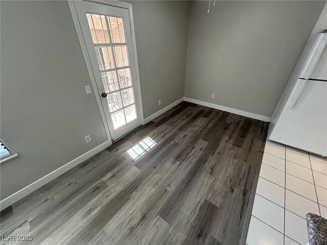 Building Photo - 5576 W Rochelle Ave.