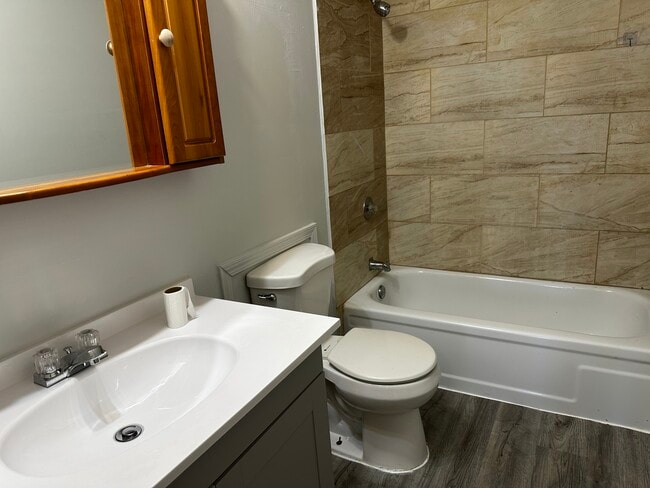 Foto del edificio - 1590 Perry Ct