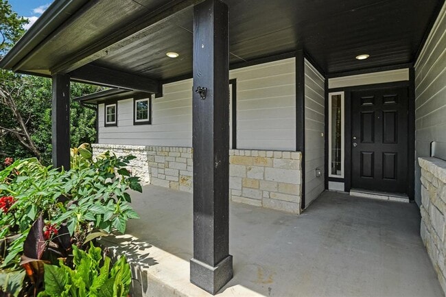 Foto del edificio - 10620 W Lakeview Dr
