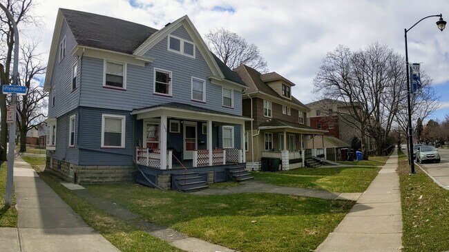 Foto del edificio - 1208 S Plymouth Ave