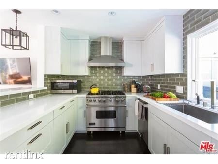 Foto del edificio - 1523 N Doheny Dr