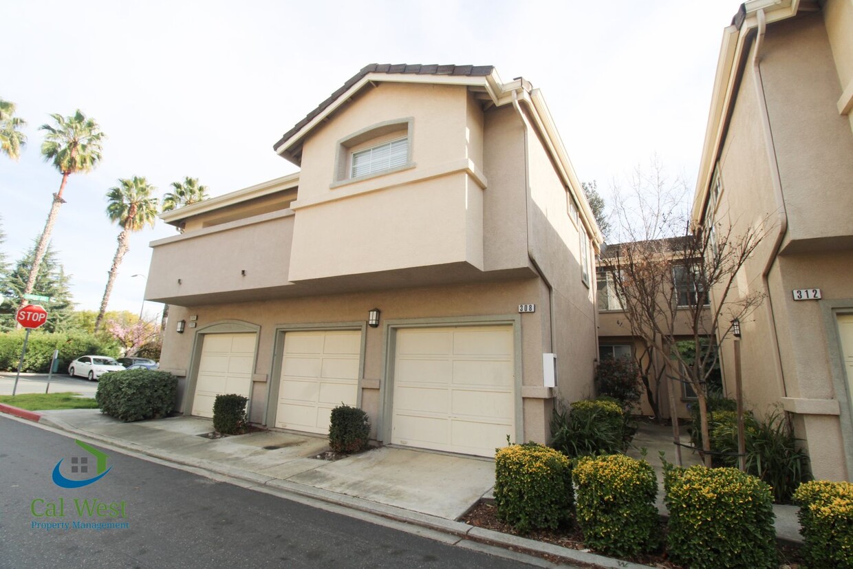 Foto principal - $3295 - 2BD/3BA Beautiful Palmia Condo Nea...