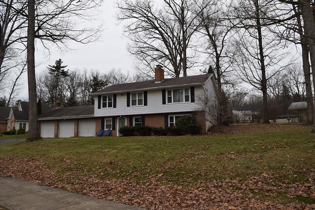 Building Photo - 2261 Red Oak Ln