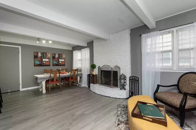 Foto del edificio - 6302 E 11th St N