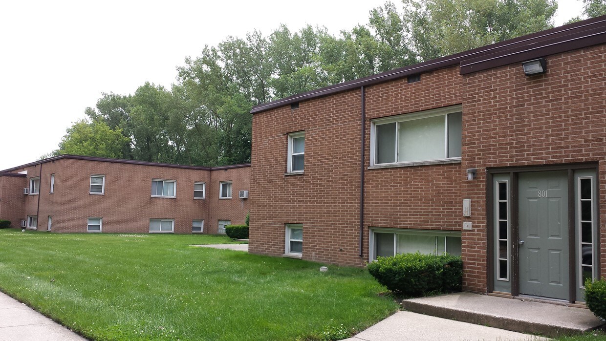 Outside View - 801 E 32nd Ave