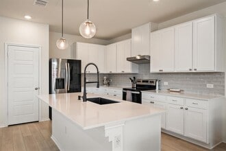 Building Photo - 7805 House Finch Dr
