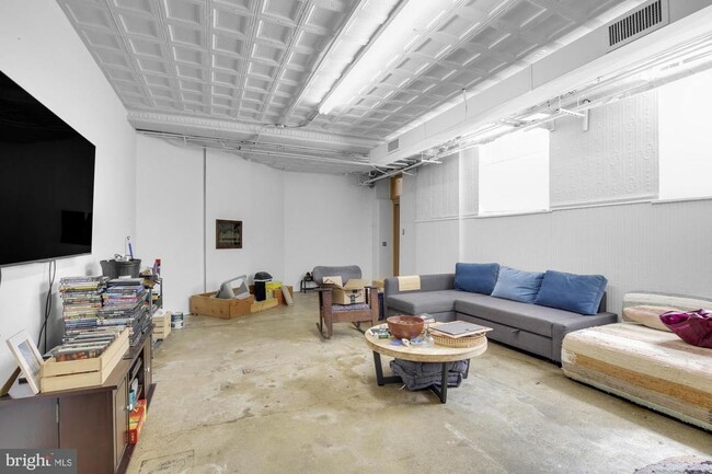 Building Photo - 2512 E Lehigh Ave