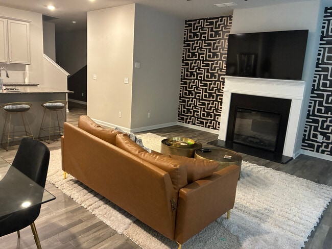 Building Photo - Room in Townhome on The Way Pl