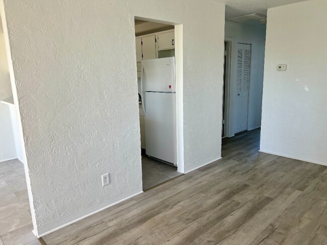 Foto del edificio - 2417 N Oleander Ave