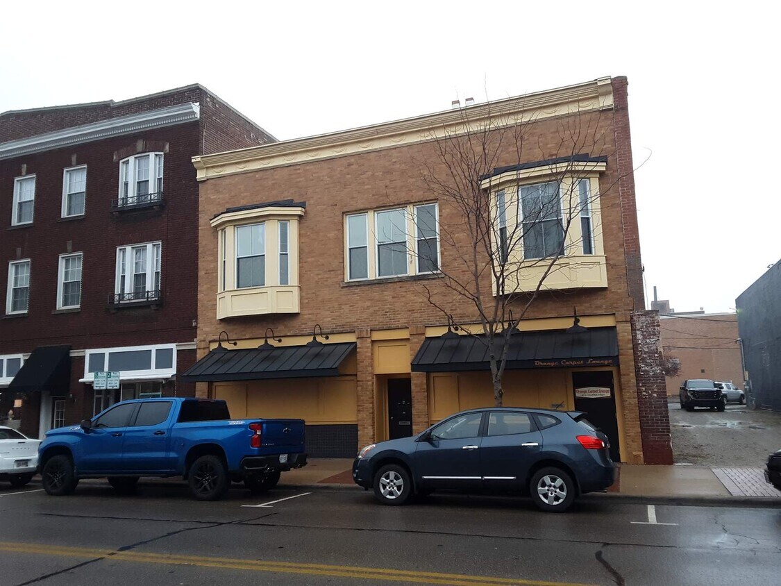 130 N Columbus St Unit Front Upper Apt, Lancaster, OH 43130