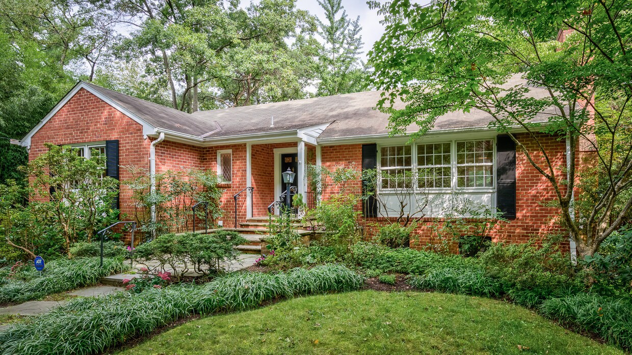 4923 Essex Ave, Chevy Chase, MD 20815 House Rental in Chevy Chase, MD