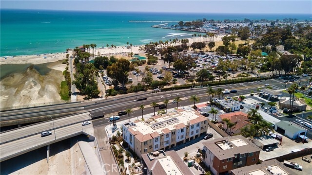 Foto del edificio - 1523 Doheny Way