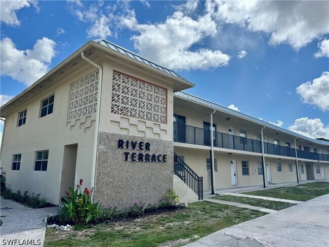 Foto del edificio - 10725 Wilson St