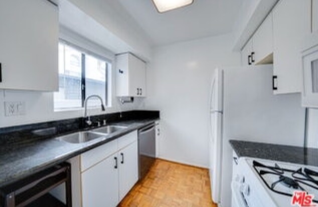 Foto del edificio - 2453 Chelsea Pl