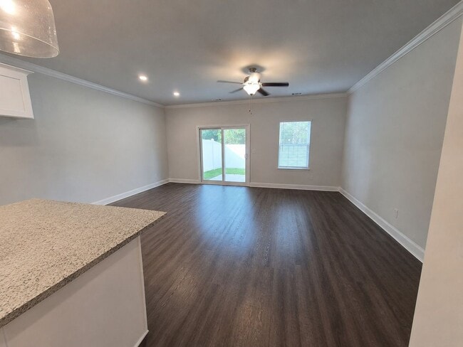 Building Photo - 73 Dorsey Dr