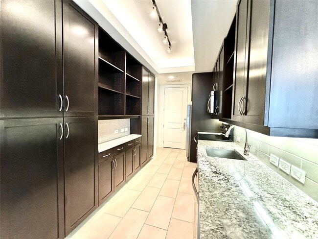 Foto del edificio - 2303 Mid Ln