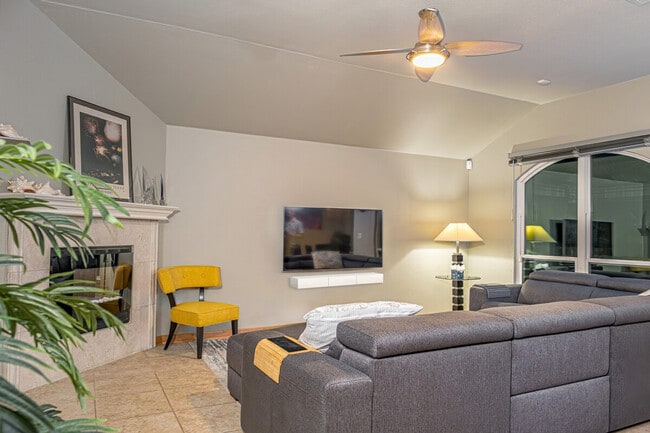 Building Photo - 10313 Snapdragon Dr