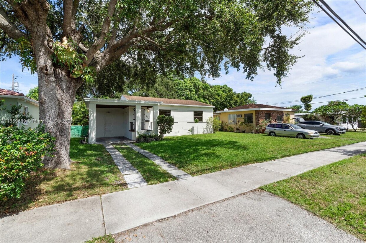 Foto principal - 301 SW 51st Ave