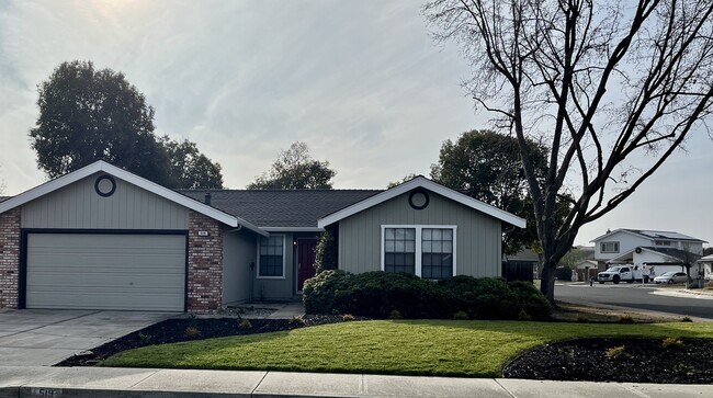 Building Photo - 519 Nottingham Dr