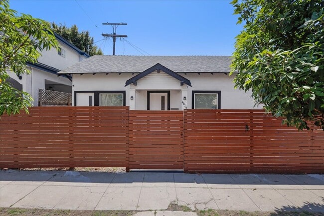 Building Photo - 4616 Rosewood Ave