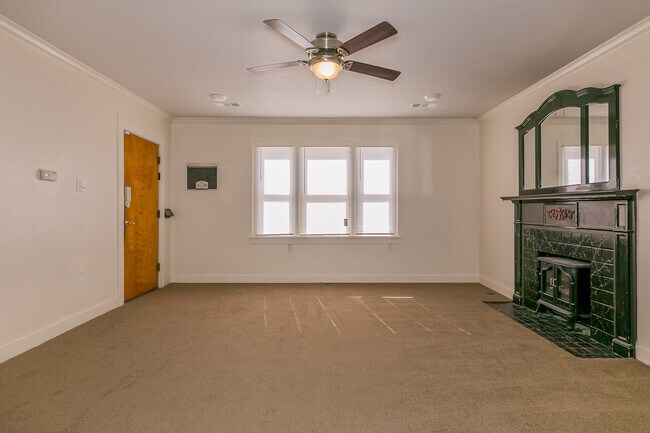 Building Photo - Adorable 3 Bedroom Home in Sunset Addition!