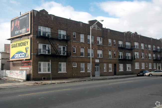 Primary Photo - Ampere Apartment Plaza