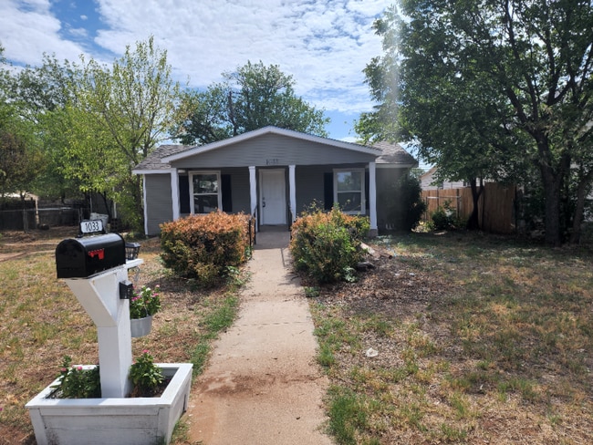Building Photo - 1033 Pecan St