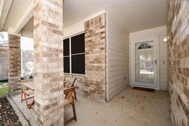 Building Photo - 4818 King Hallow Ln