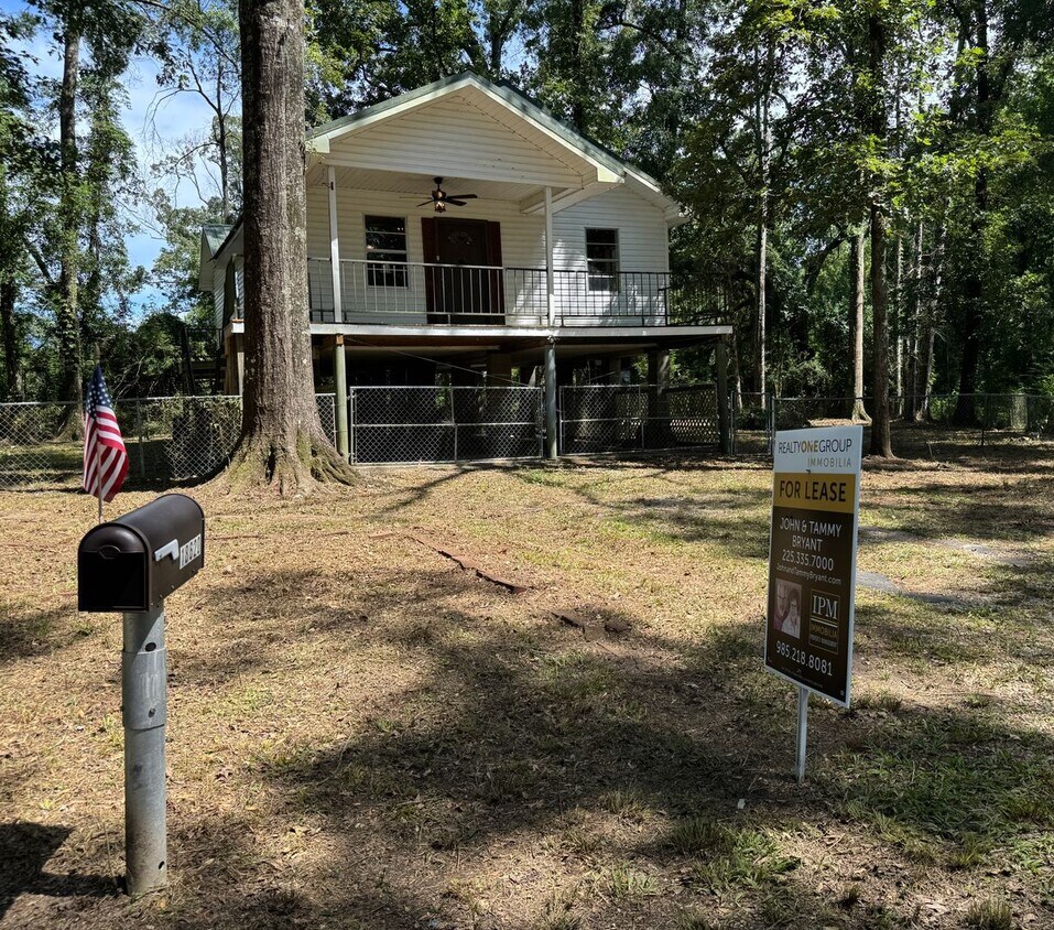 Primary Photo - Beautiful Camp Style Home For Lease In Den...