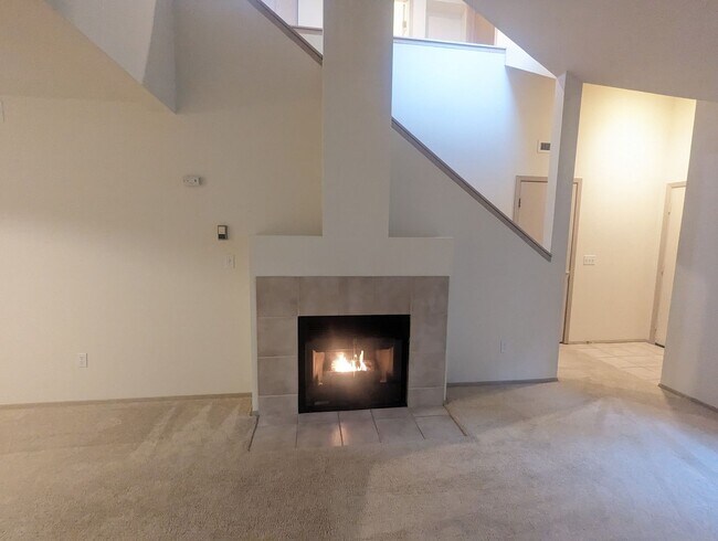 Building Photo - 3-Bedroom Silverdale Ridgetop near Island Lake.