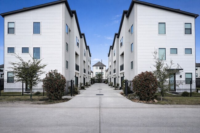 Foto del edificio - 10806 Warwana Rd