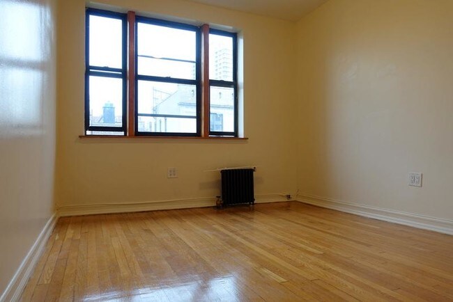 Building Photo - 715 W 172nd St