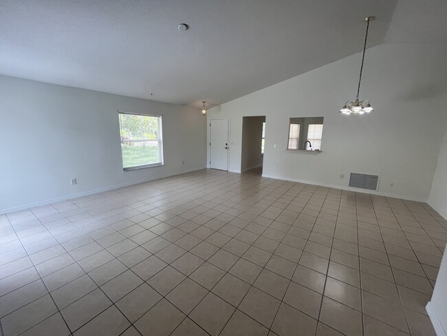 Building Photo - 302 Sawmill Creek Ct