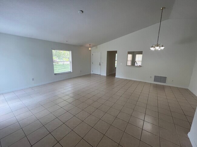 Foto del edificio - 302 Sawmill Creek Ct