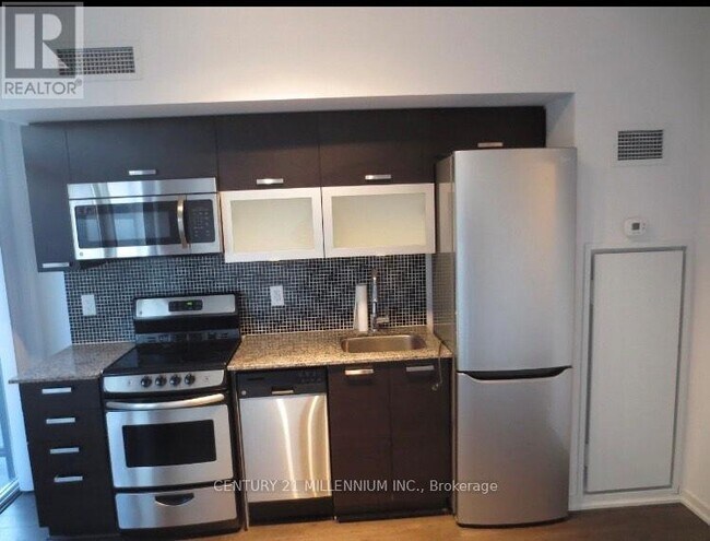 Building Photo - 36 Lisgar St