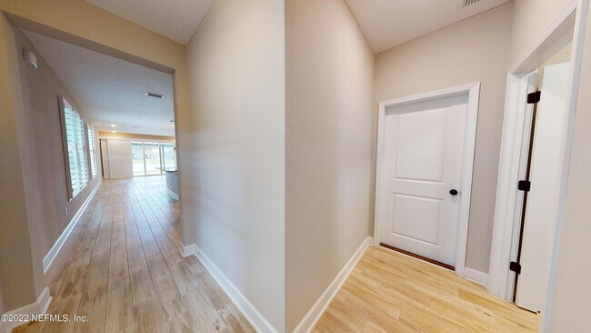 Building Photo - 197 Vista Lake Cir