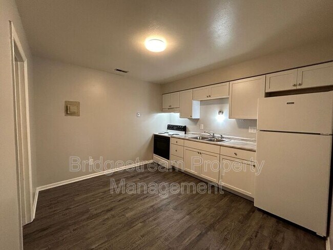 Foto del edificio - 7835 N Main St