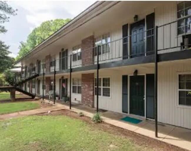 Building Photo - 2 bed 1 bath near campus and running trail!