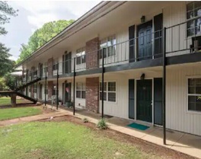 Photo - 2 Bed 1 Bath Near Campus! Water/Sewer/Trash Included!! Apartment