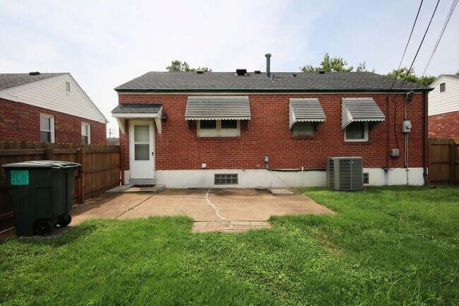 Building Photo - 4317 Sunshine Dr