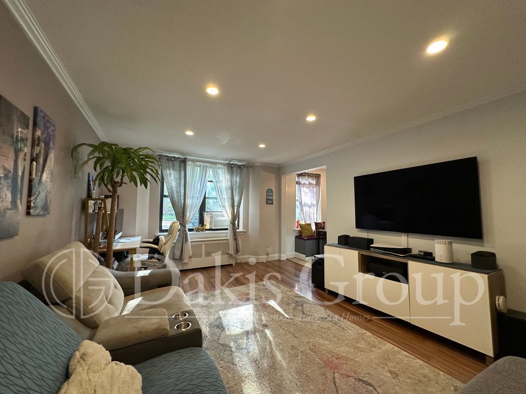 Primary Photo - 19-37 79th Street