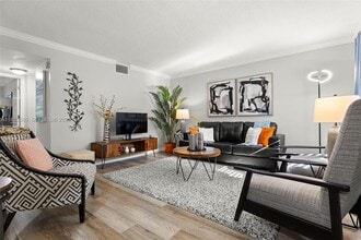 Building Photo - 1125 NE 16th Pl