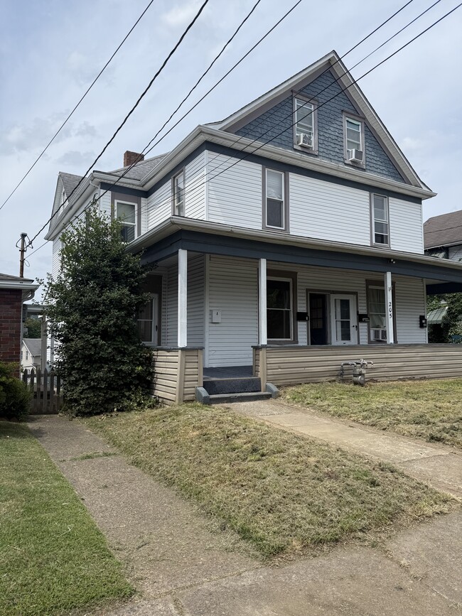 Building Photo - 205 Elm Ave