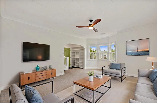 Foto del edificio - Beautiful Craftsman Home with Ample Parking & Outdoor Space