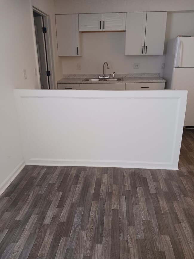 Building Photo - Two storey 2 Bed Townhouse in great N Chas...