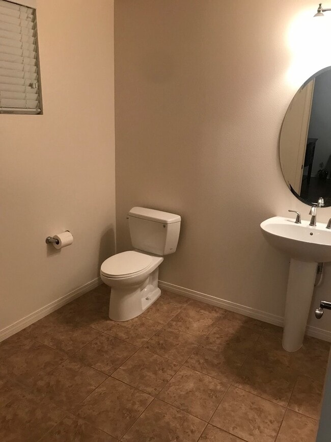Building Photo - 3bed/2.5bath in Aliso Viejo! Newer Condo, ...