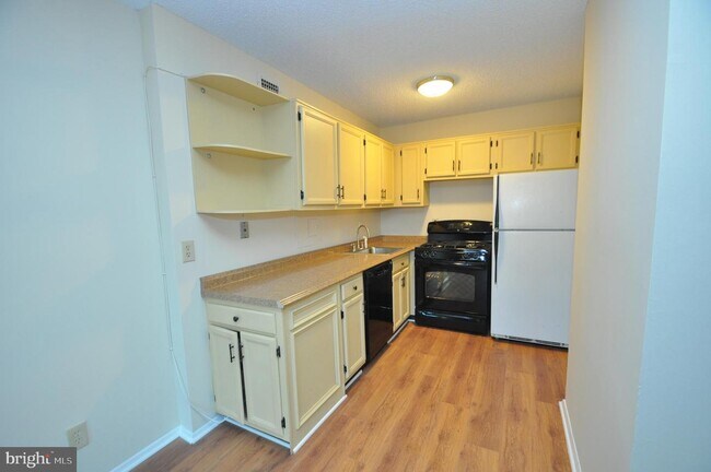 Building Photo - 5225 Pooks Hill Rd