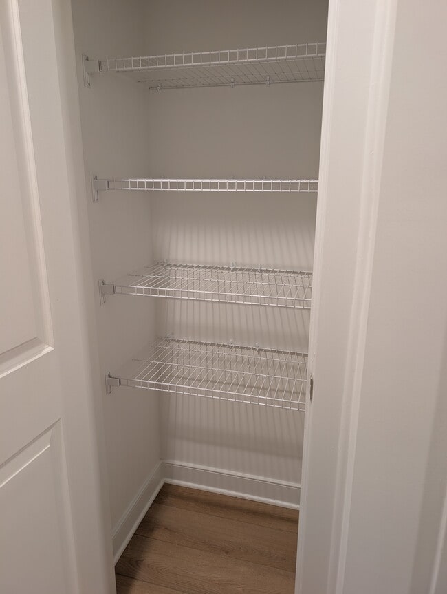 Building Photo - 2005 Henson Norris St