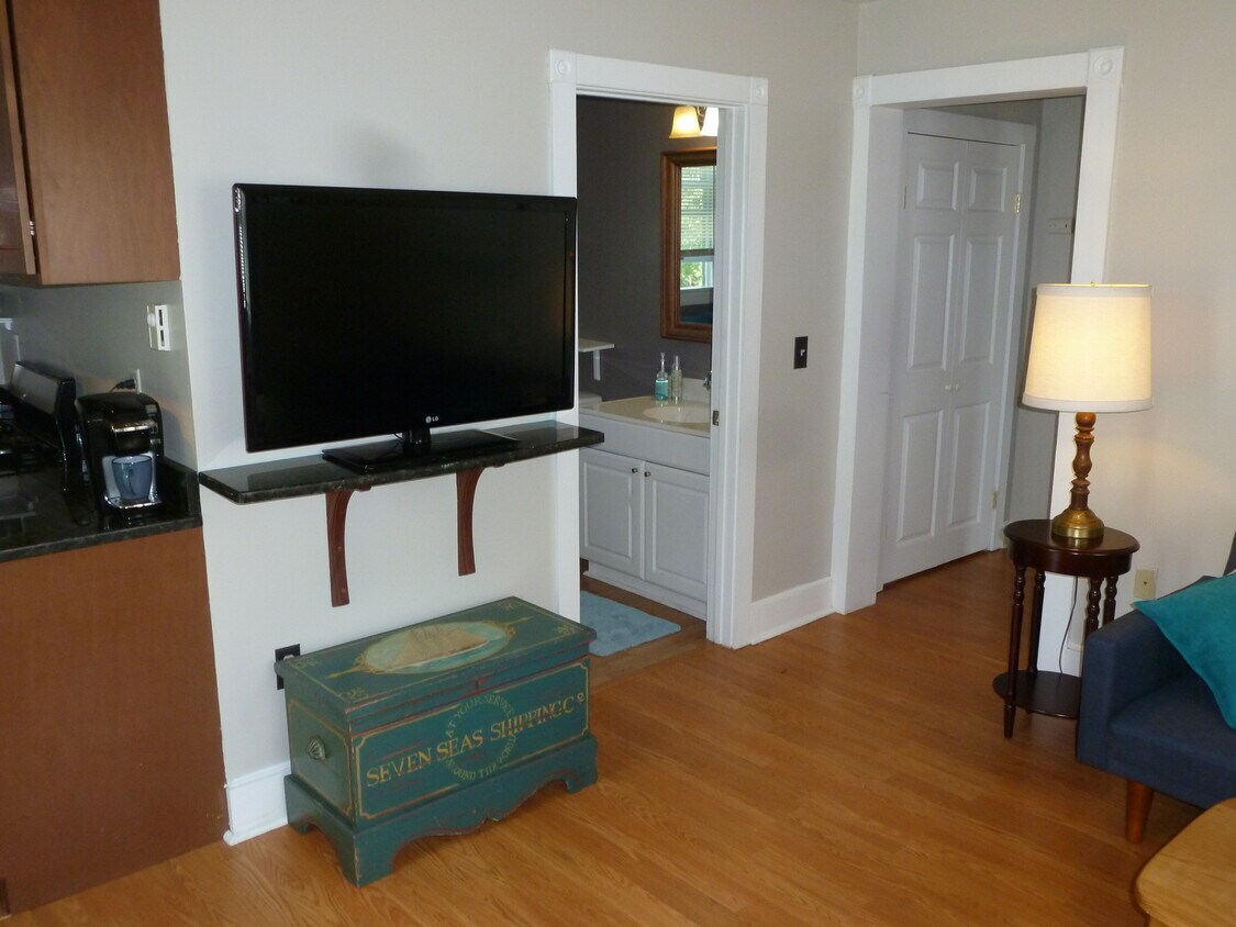 170 Narragansett Ave Unit Village Apartment, Jamestown, RI 02835